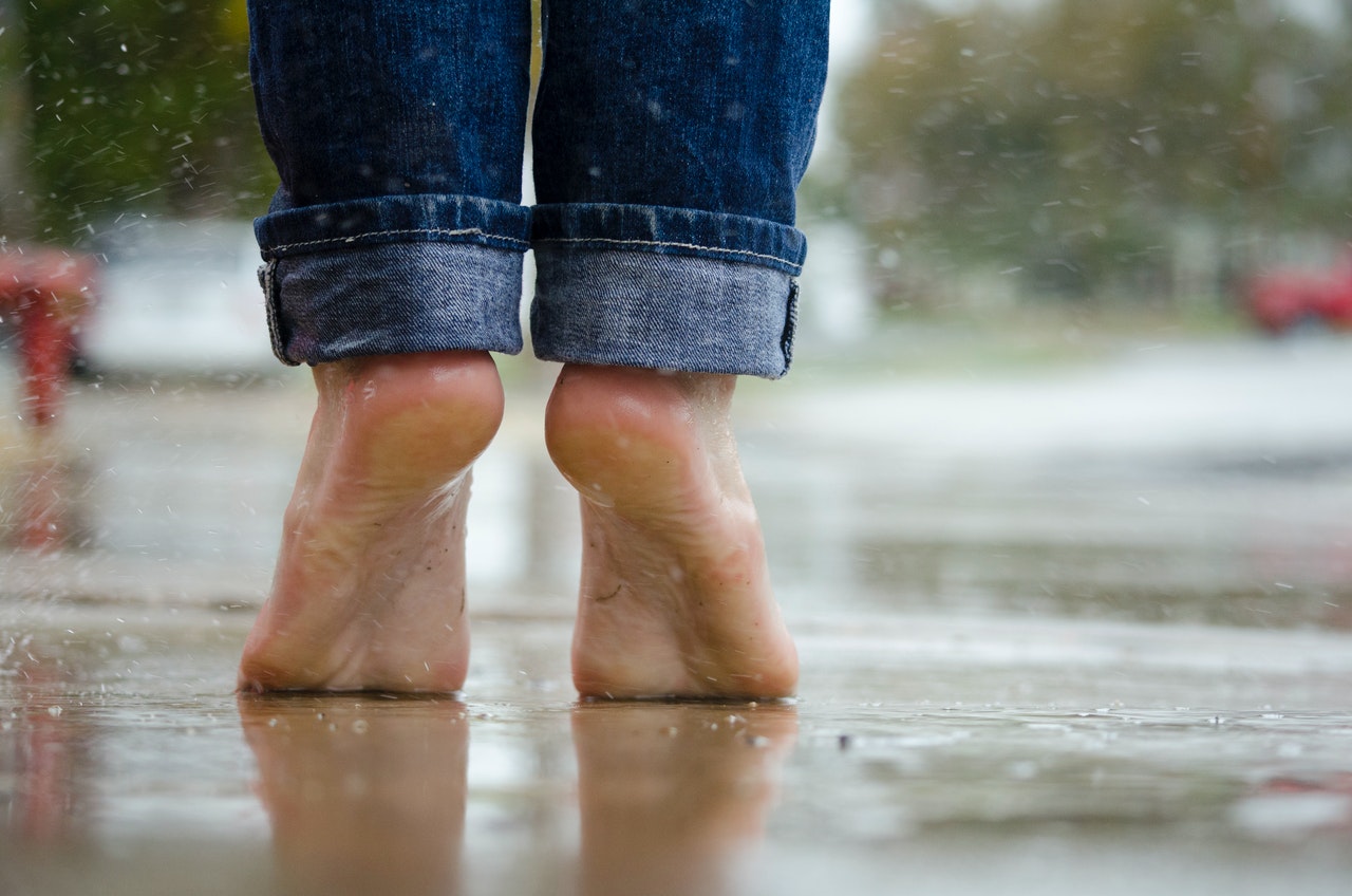 Como cuidar de forma eficaz os nossos pés?